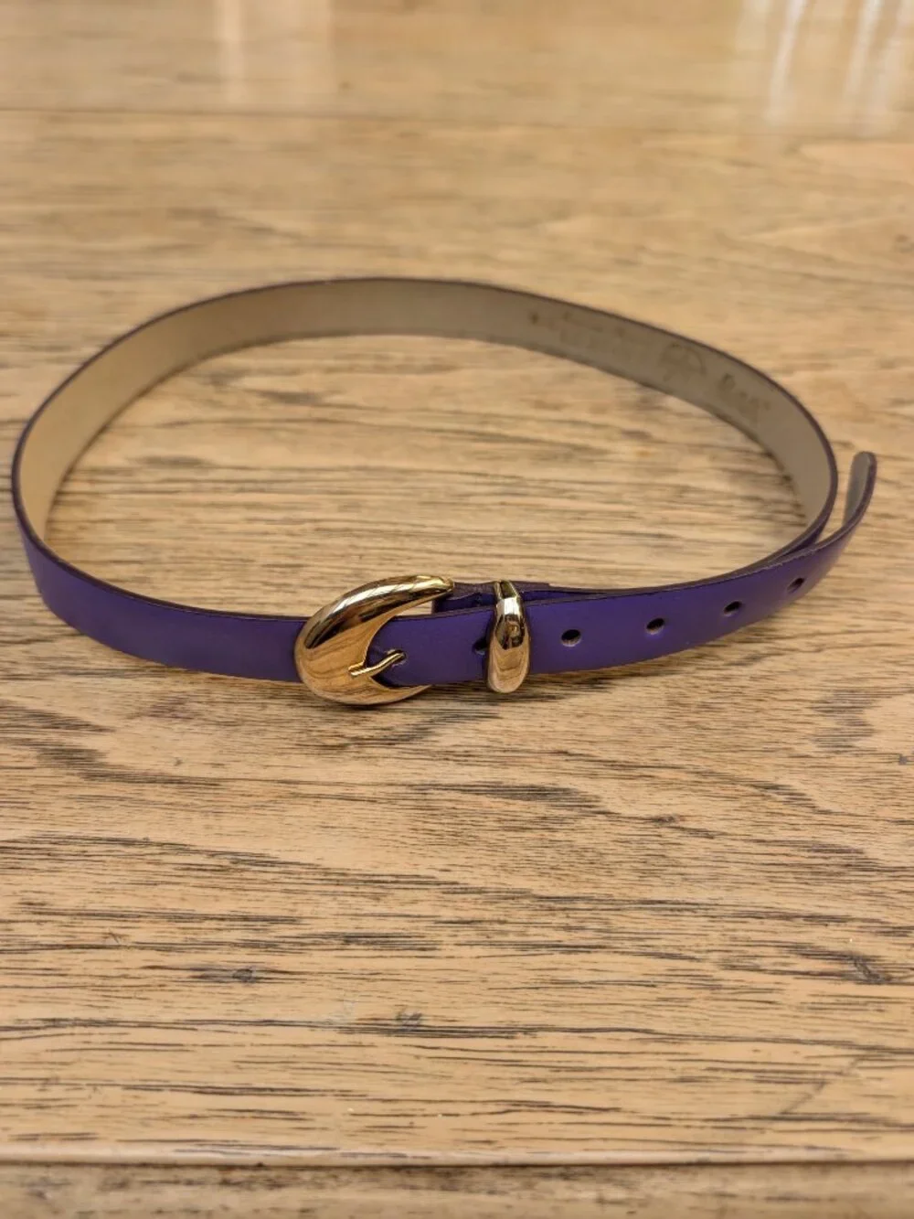 Vintage genuine leather bright vivid purple belt with gold buckle M/L